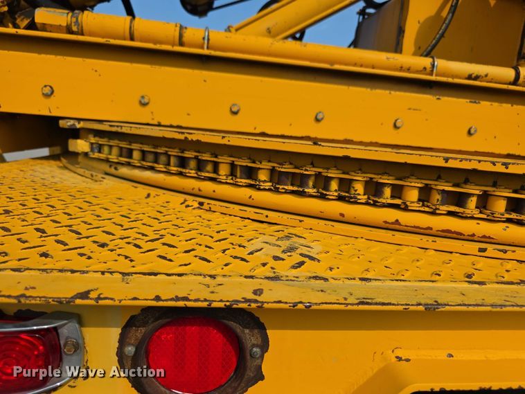 image for item EF3777 1993 International 4700 post driver truck