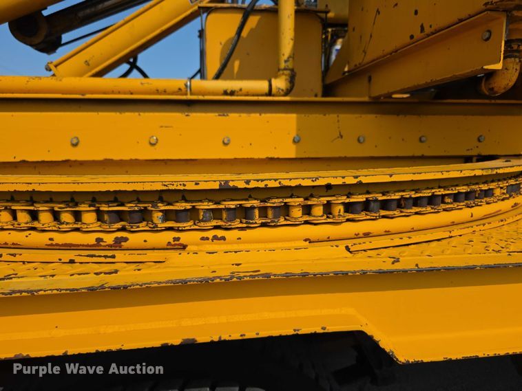 image for item EF3777 1993 International 4700 post driver truck