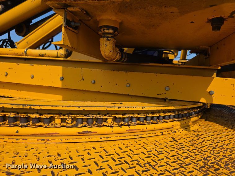 image for item EF3777 1993 International 4700 post driver truck