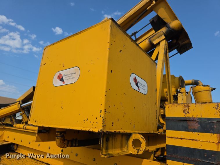 image for item EF3777 1993 International 4700 post driver truck