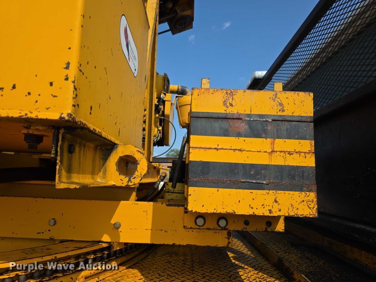 image for item EF3777 1993 International 4700 post driver truck