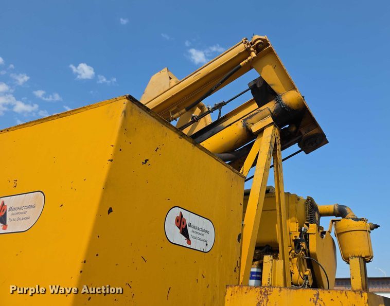 image for item EF3777 1993 International 4700 post driver truck