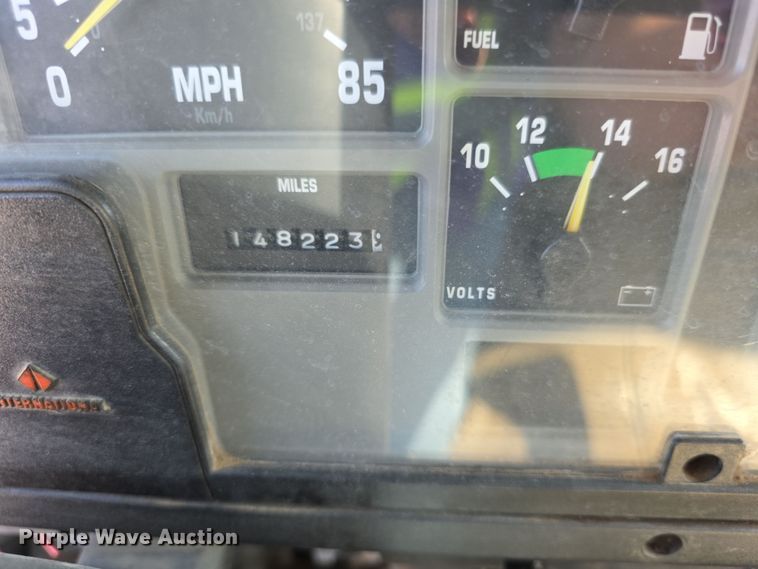 image for item EF3777 1993 International 4700 post driver truck