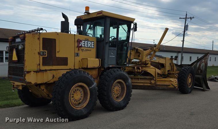 MOTOCONFORMADORA JOHN DEERE 772CHII 2002