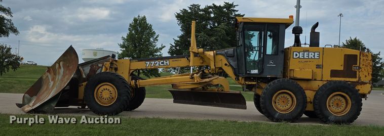 image for item EF3778 2002 John Deere 772CH II motor grader