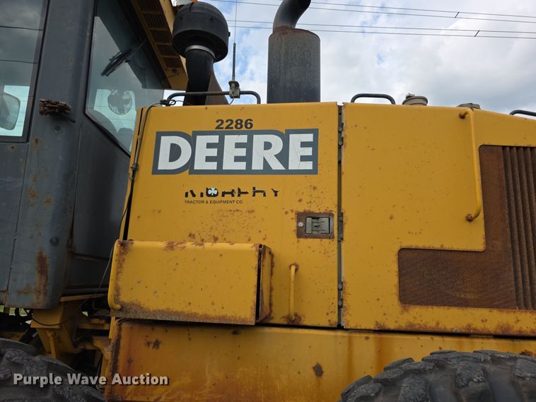 image for item EF3778 2002 John Deere 772CH II motor grader