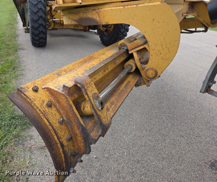 image for item EF3778 2002 John Deere 772CH II motor grader