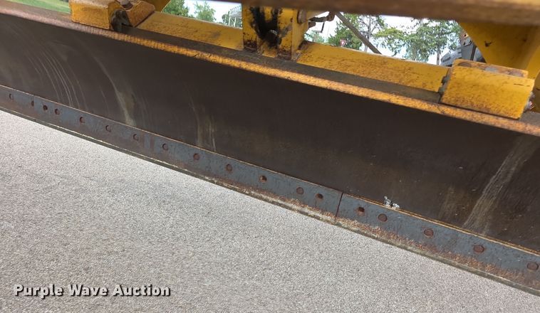 image for item EF3778 2002 John Deere 772CH II motor grader