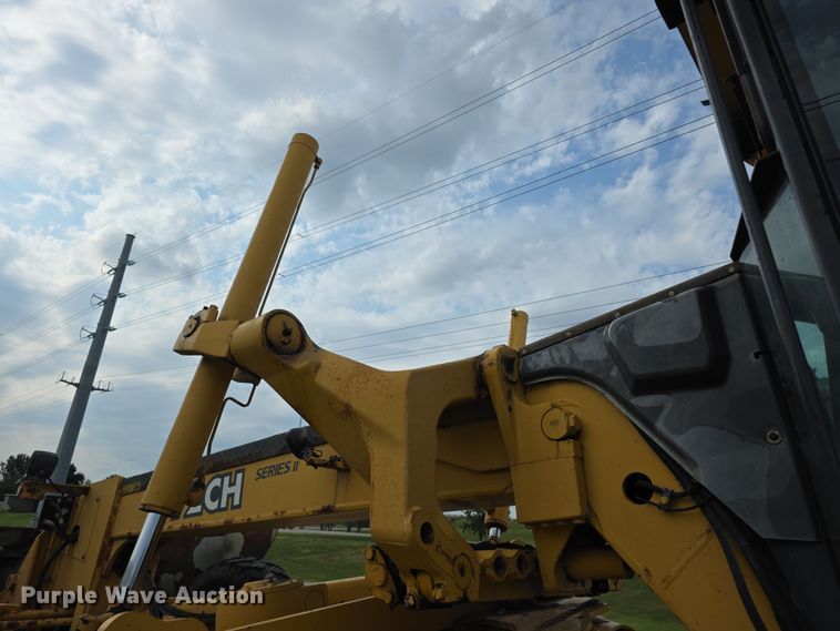 image for item EF3778 2002 John Deere 772CH II motor grader