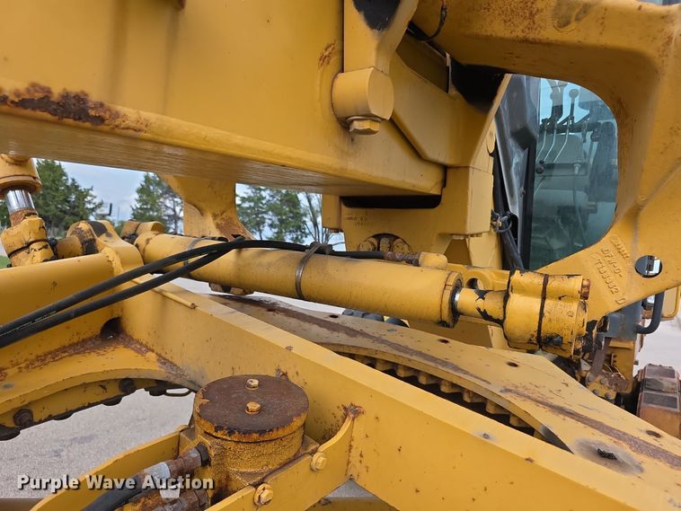 image for item EF3778 2002 John Deere 772CH II motor grader