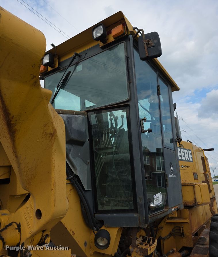 image for item EF3778 2002 John Deere 772CH II motor grader