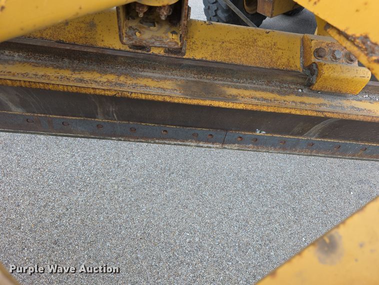 image for item EF3778 2002 John Deere 772CH II motor grader