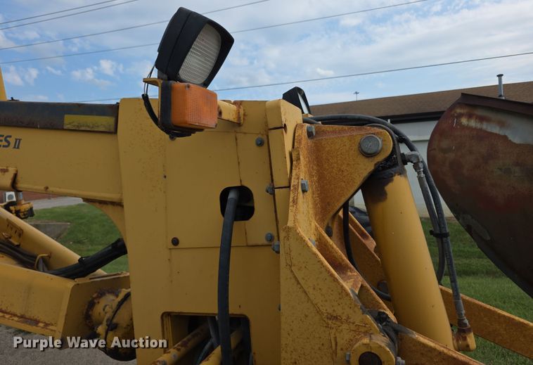 image for item EF3778 2002 John Deere 772CH II motor grader