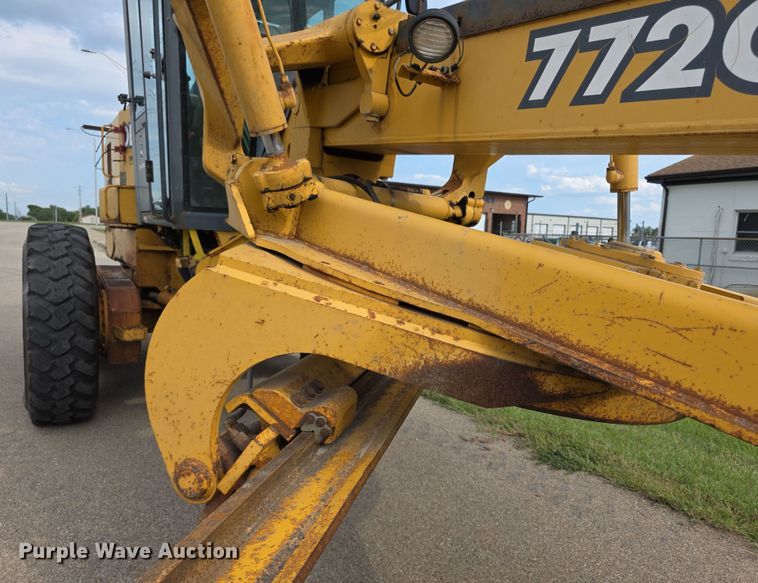 image for item EF3778 2002 John Deere 772CH II motor grader