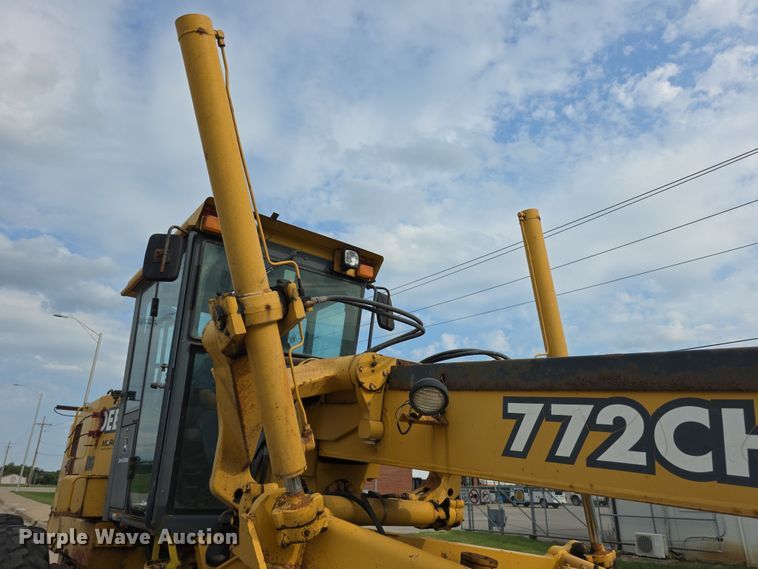 image for item EF3778 2002 John Deere 772CH II motor grader