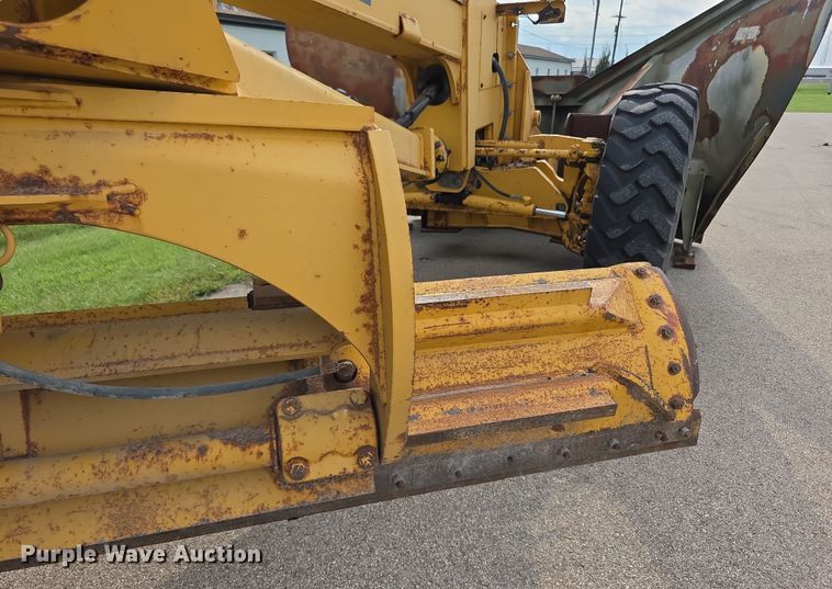 image for item EF3778 2002 John Deere 772CH II motor grader