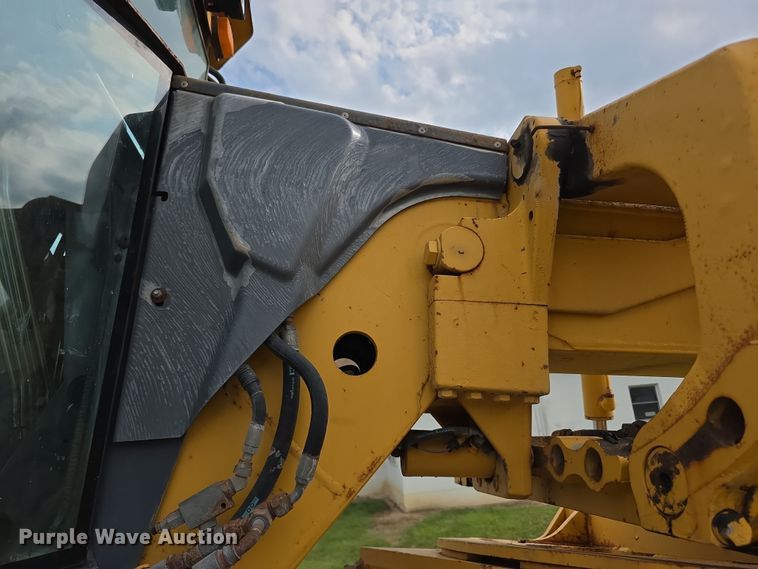 image for item EF3778 2002 John Deere 772CH II motor grader