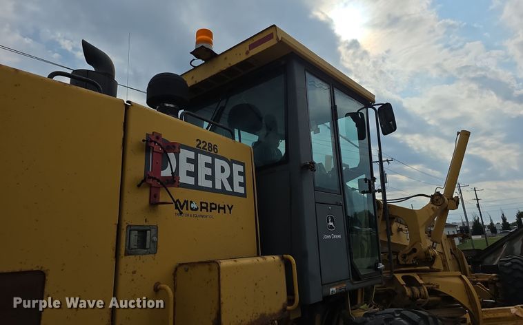 image for item EF3778 2002 John Deere 772CH II motor grader