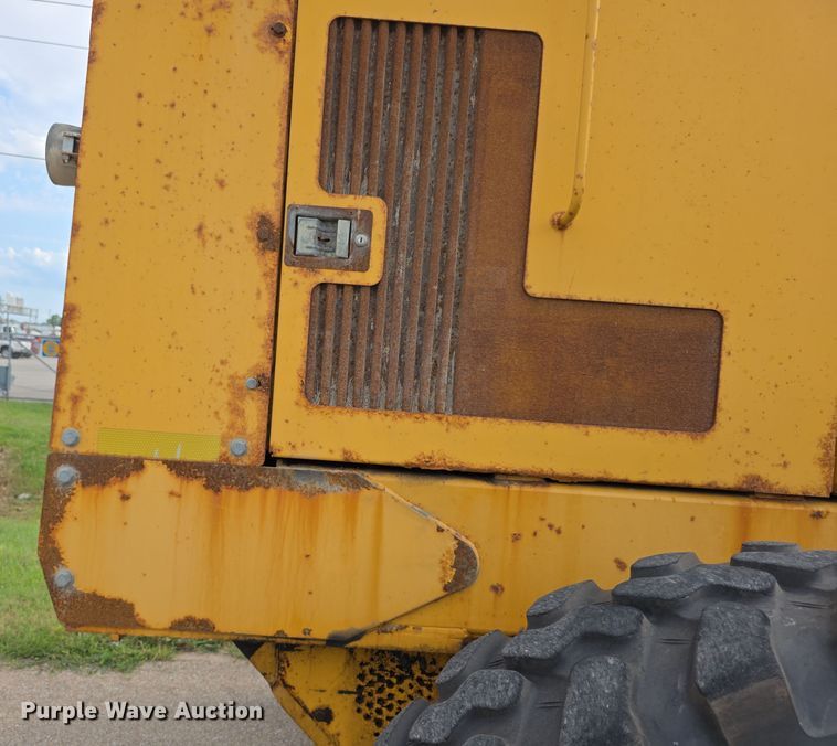 image for item EF3778 2002 John Deere 772CH II motor grader