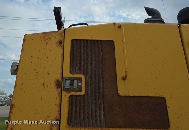 image for item EF3778 2002 John Deere 772CH II motor grader