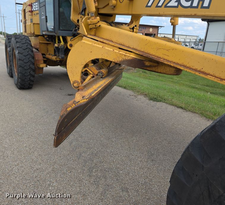image for item EF3778 2002 John Deere 772CH II motor grader