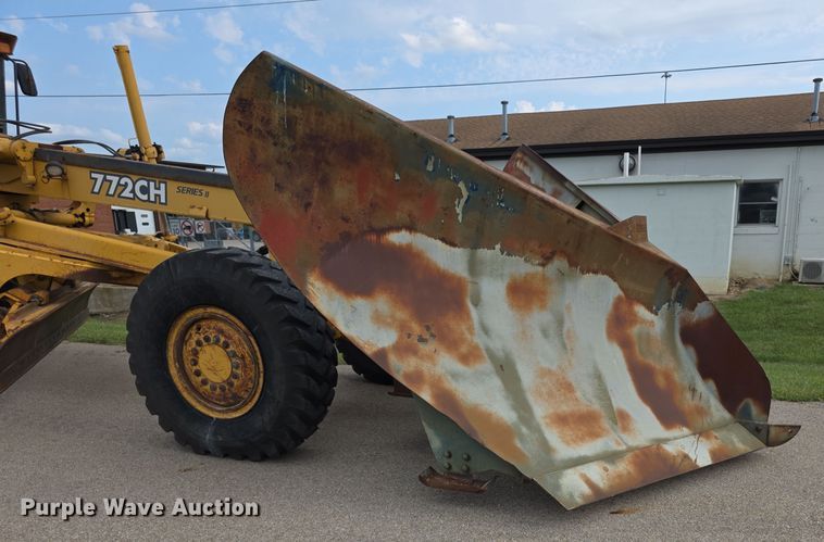 image for item EF3778 2002 John Deere 772CH II motor grader