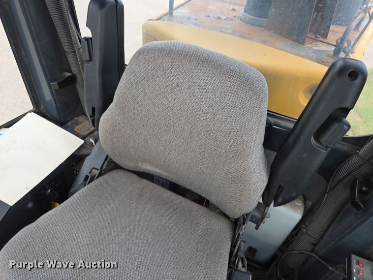 image for item EF3778 2002 John Deere 772CH II motor grader