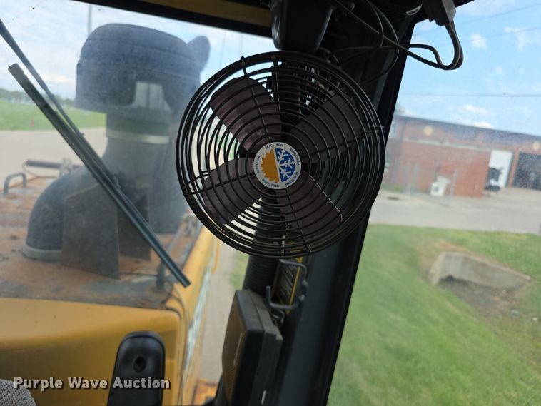 image for item EF3778 2002 John Deere 772CH II motor grader