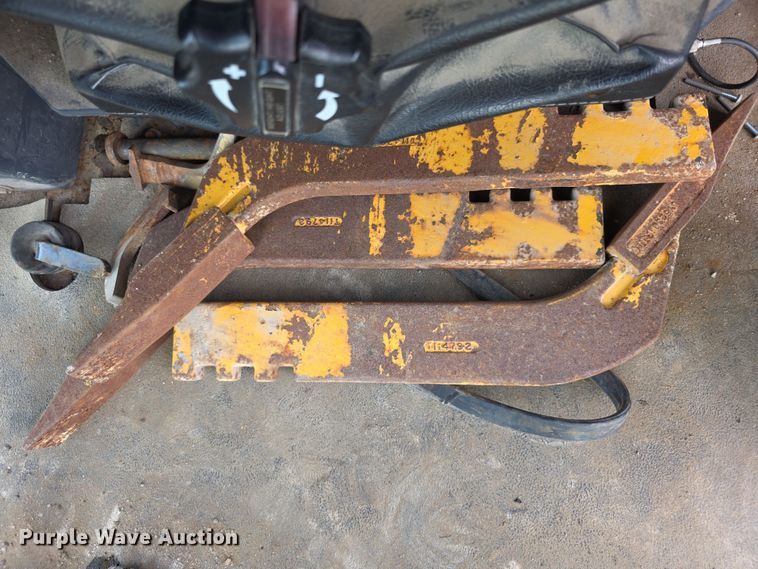 image for item EF3778 2002 John Deere 772CH II motor grader