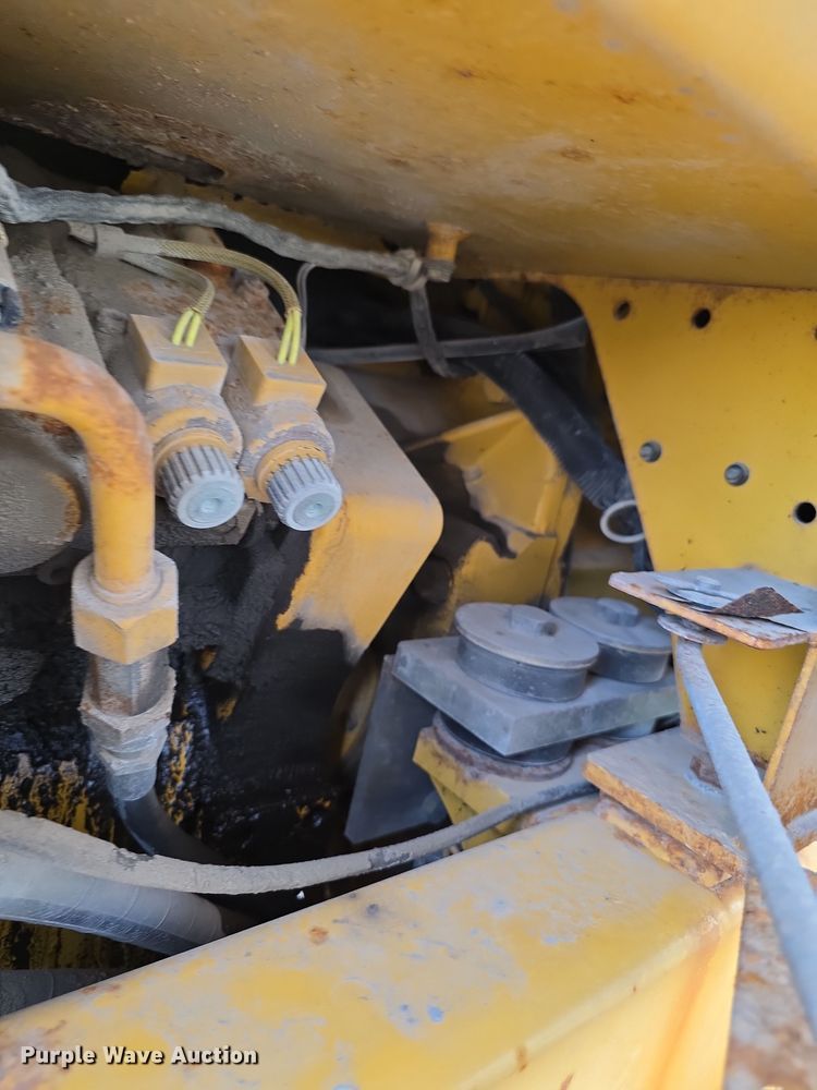 image for item EF3778 2002 John Deere 772CH II motor grader