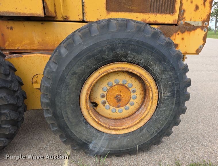 image for item EF3778 2002 John Deere 772CH II motor grader