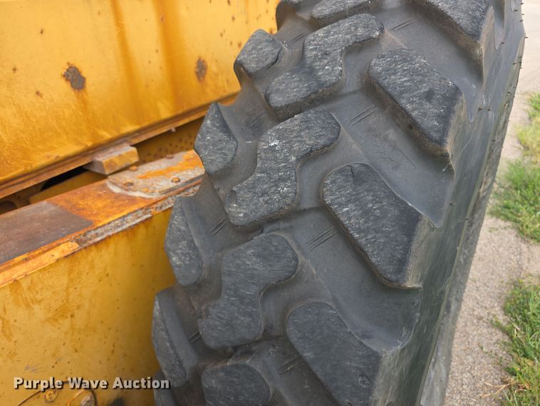 image for item EF3778 2002 John Deere 772CH II motor grader