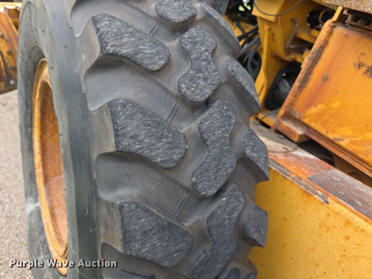 image for item EF3778 2002 John Deere 772CH II motor grader