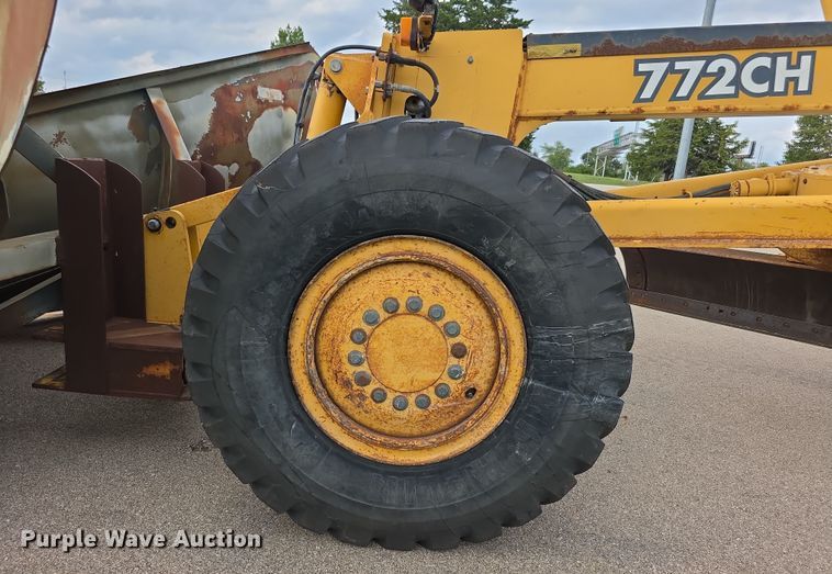 image for item EF3778 2002 John Deere 772CH II motor grader