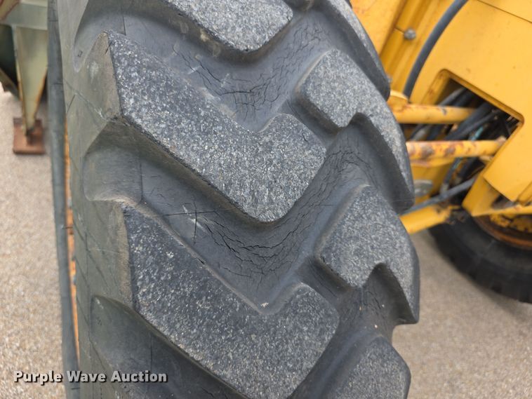 image for item EF3778 2002 John Deere 772CH II motor grader