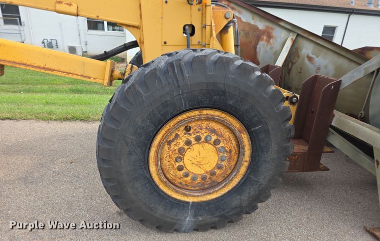 image for item EF3778 2002 John Deere 772CH II motor grader