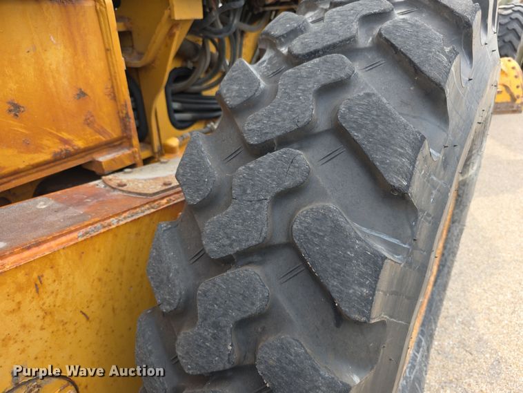 image for item EF3778 2002 John Deere 772CH II motor grader