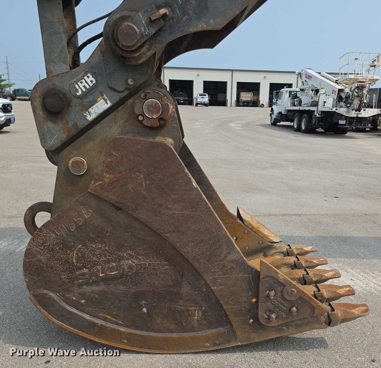 image for item EF3779 2007 Volvo EC240B LC excavator