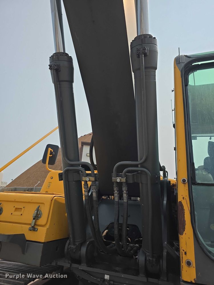 image for item EF3779 2007 Volvo EC240B LC excavator