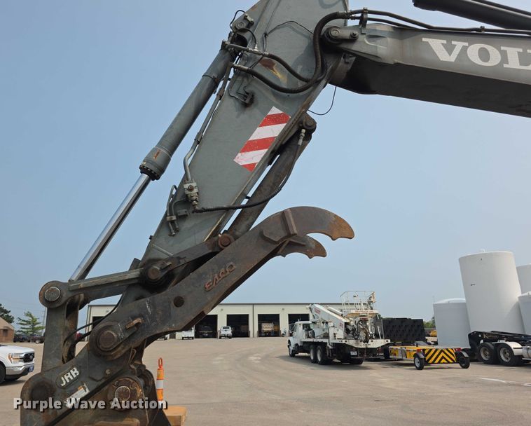 image for item EF3779 2007 Volvo EC240B LC excavator