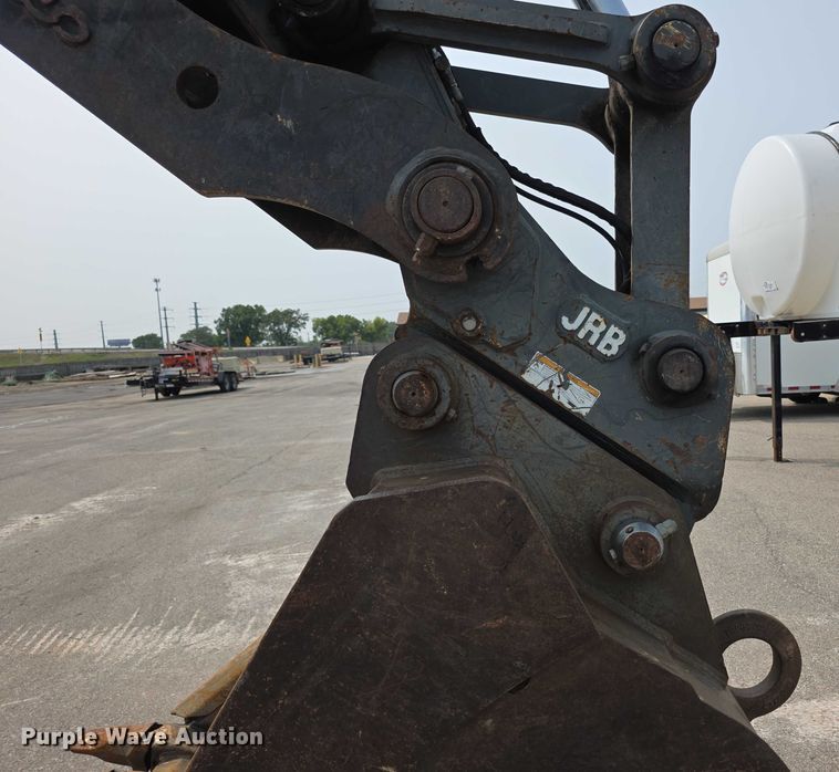 image for item EF3779 2007 Volvo EC240B LC excavator