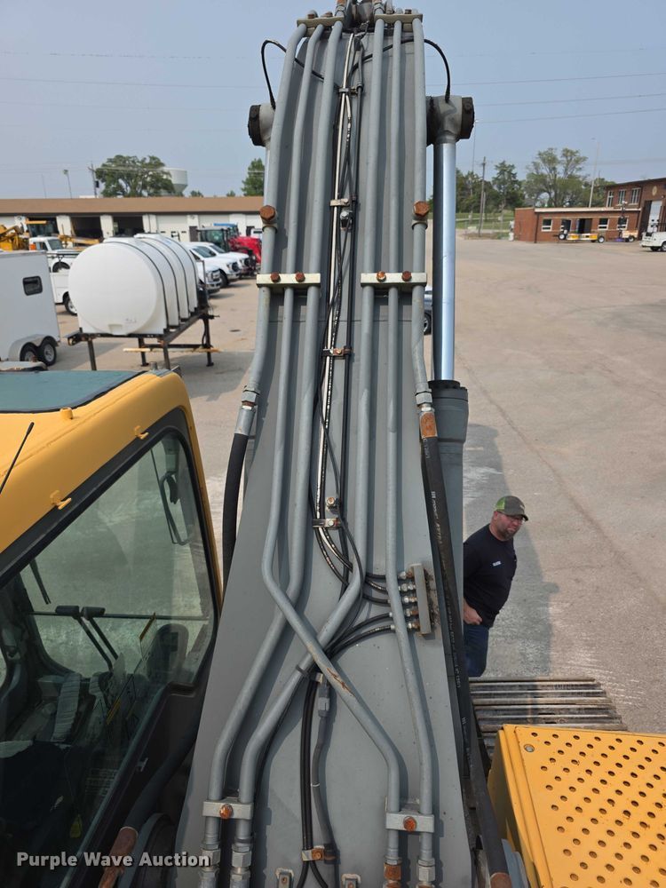 image for item EF3779 2007 Volvo EC240B LC excavator