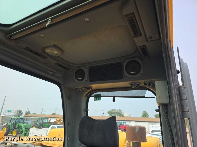 image for item EF3779 2007 Volvo EC240B LC excavator