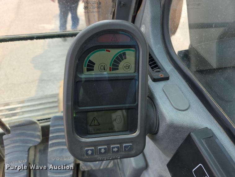 image for item EF3779 2007 Volvo EC240B LC excavator