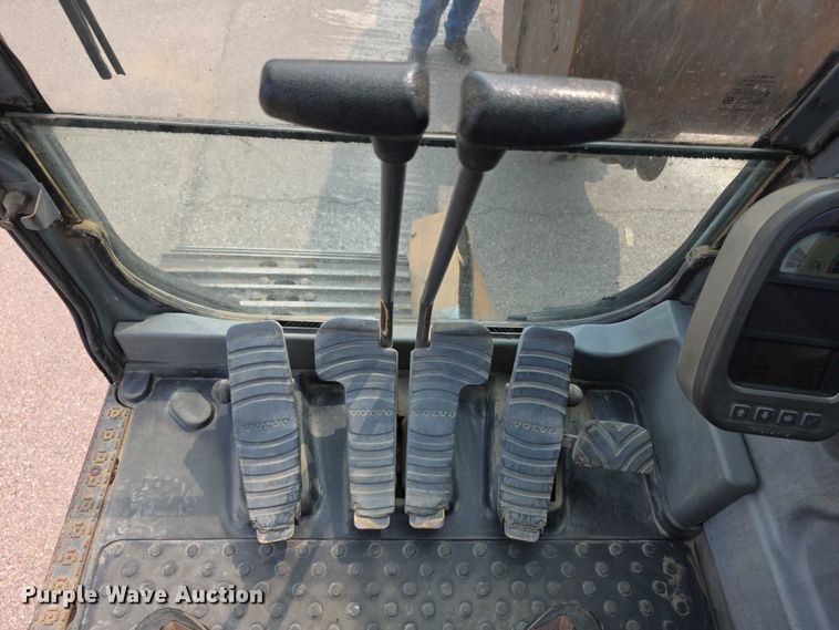 image for item EF3779 2007 Volvo EC240B LC excavator