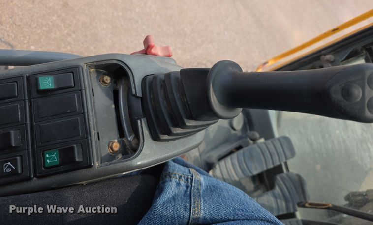 image for item EF3779 2007 Volvo EC240B LC excavator