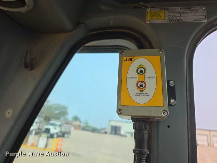 image for item EF3779 2007 Volvo EC240B LC excavator