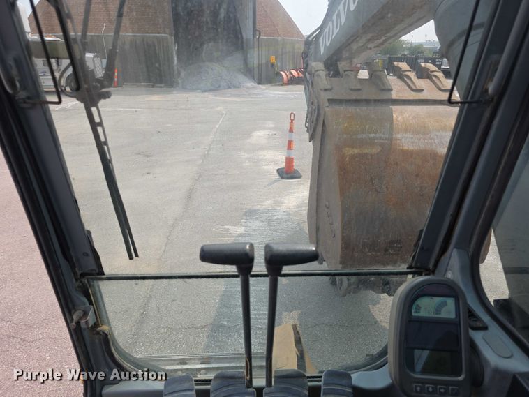 image for item EF3779 2007 Volvo EC240B LC excavator