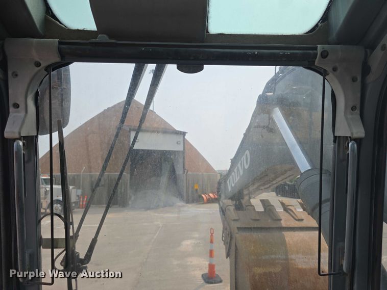 image for item EF3779 2007 Volvo EC240B LC excavator