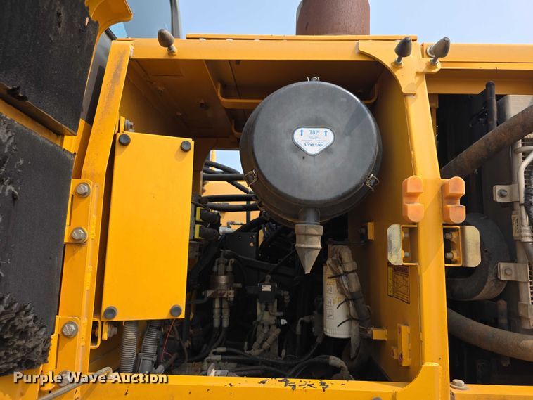 image for item EF3779 2007 Volvo EC240B LC excavator